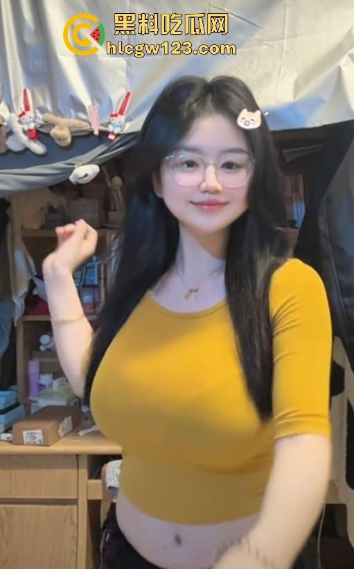 抖音极品网红【小肉怡】被渣男曝光性爱视频 微胖巨乳 眼镜反差 黑穴性瘾母狗主动上位骑乘 诱惑十足!-3