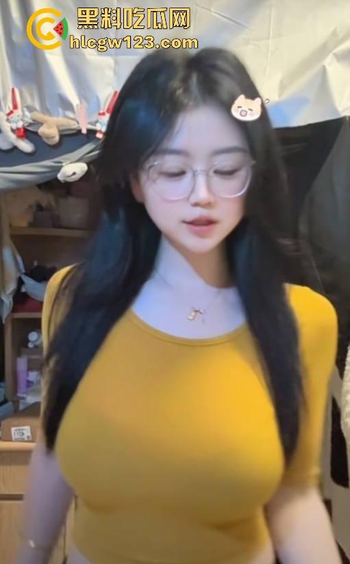 抖音极品网红【小肉怡】被渣男曝光性爱视频 微胖巨乳 眼镜反差 黑穴性瘾母狗主动上位骑乘 诱惑十足!-4