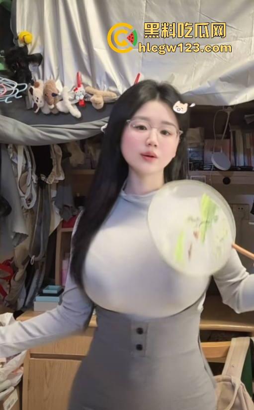 抖音极品网红【小肉怡】被渣男曝光性爱视频 微胖巨乳 眼镜反差 黑穴性瘾母狗主动上位骑乘 诱惑十足!-5