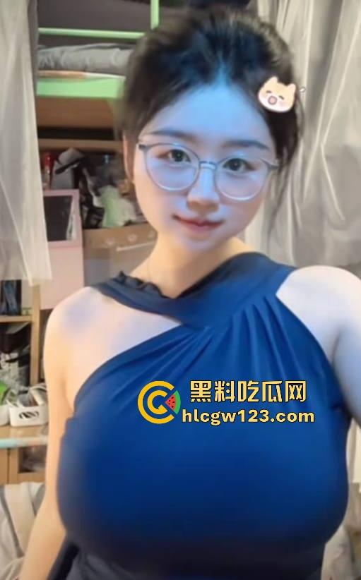 抖音极品网红【小肉怡】被渣男曝光性爱视频 微胖巨乳 眼镜反差 黑穴性瘾母狗主动上位骑乘 诱惑十足!-7