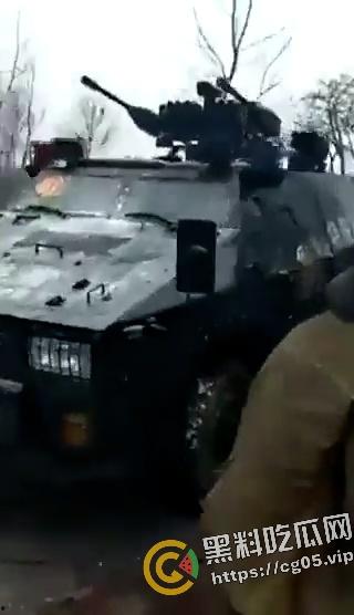 网传河南宁陵清华园学生死亡事件后续 抗议村民遭装甲车进村清算-2