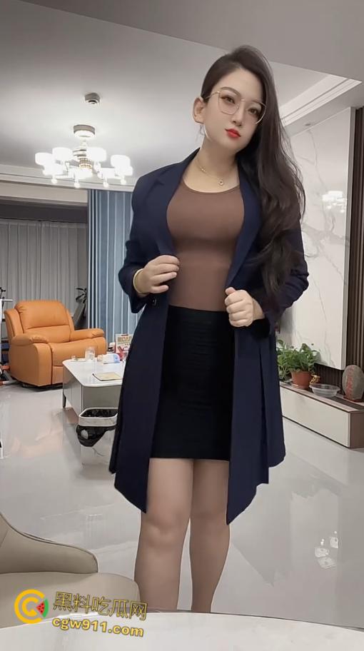 抖音熟女母狗【王秘书呀】,想尽办法勾引男人,巨乳翘臀抠逼自慰,全自动口活干炮一条龙,黑丝翘臀被疯狂打桩 !-2