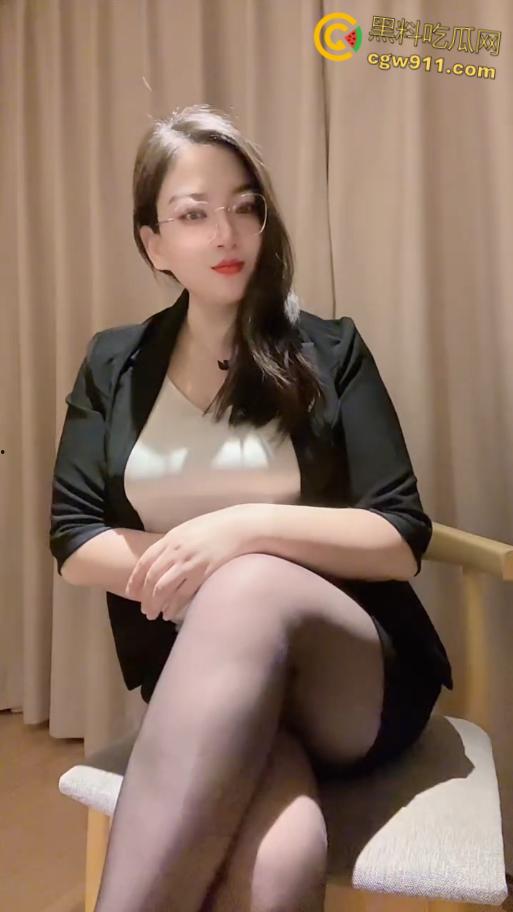 抖音熟女母狗【王秘书呀】,想尽办法勾引男人,巨乳翘臀抠逼自慰,全自动口活干炮一条龙,黑丝翘臀被疯狂打桩 !-3