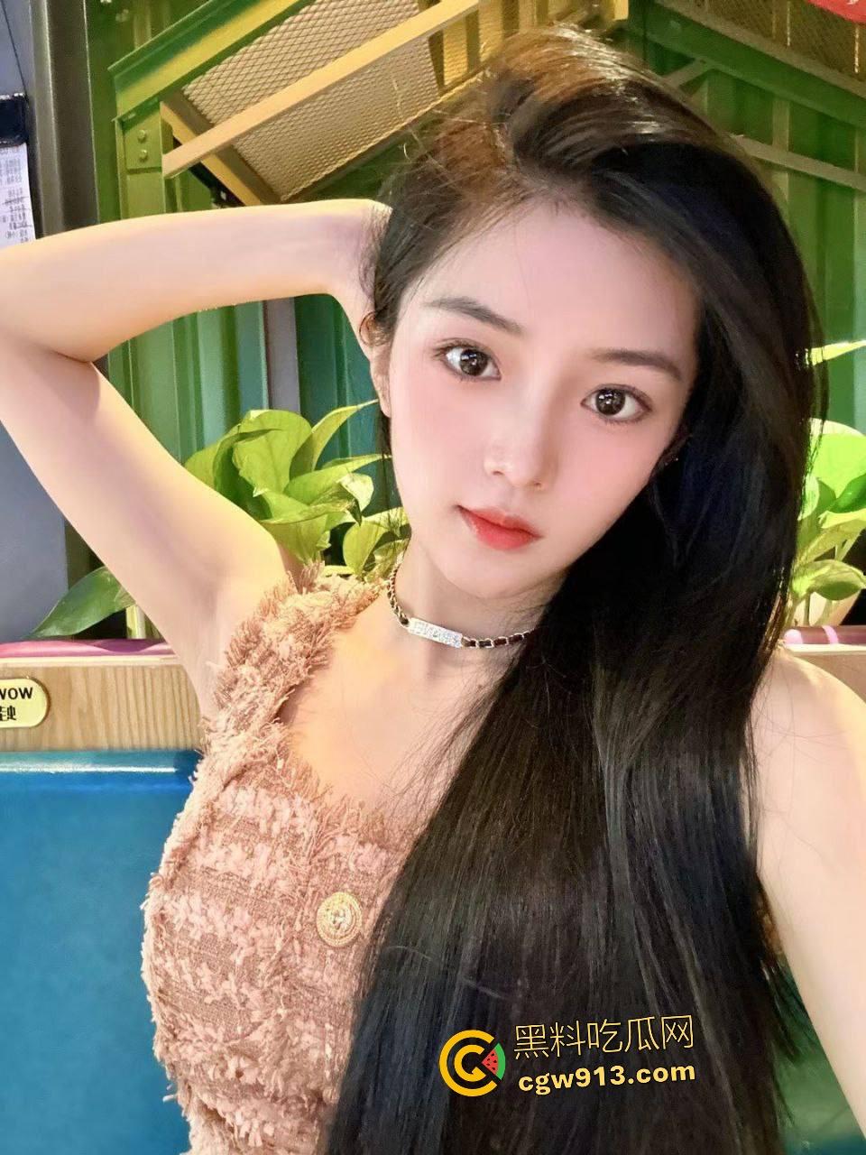 上海大学校花【邓乔馨】被金主包养!高颜值少女面无表情自慰鸡巴,口交男友画风突变眼神销魂!-2