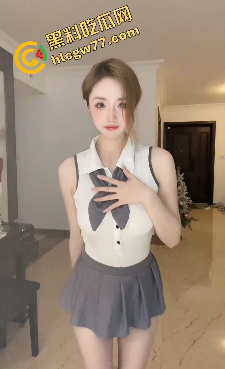 抖音纯情小仙女【焕儿】惊天黑料!厕所自慰被阿姨发现,小母狗本性暴露,粉丝心碎一地!-1