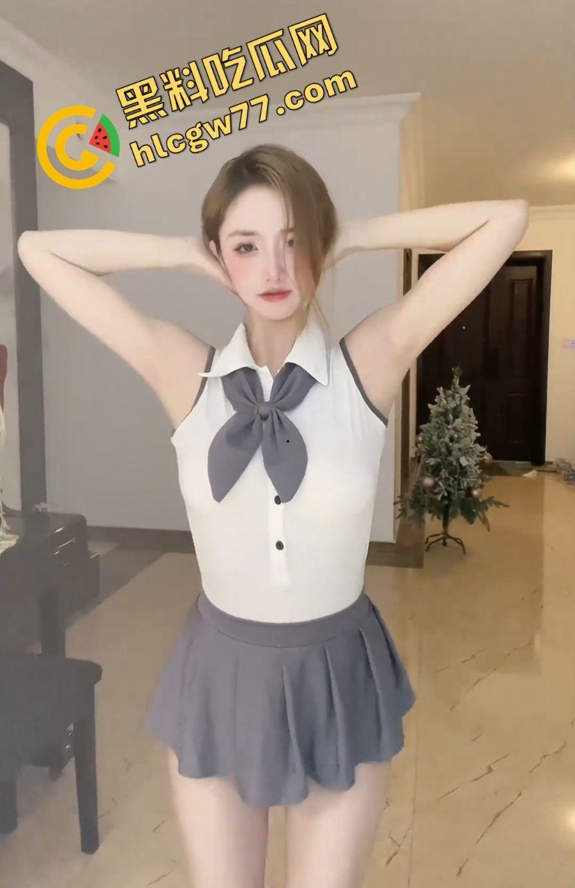 抖音纯情小仙女【焕儿】惊天黑料!厕所自慰被阿姨发现,小母狗本性暴露,粉丝心碎一地!-2