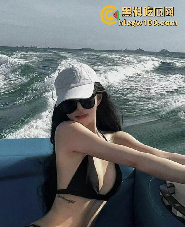 三亚摩托艇刺激玩法曝光,比基尼妹子一边开艇一边解衣,黑森林随浪飘出,怪不得大家都爱冬天去三亚!-3