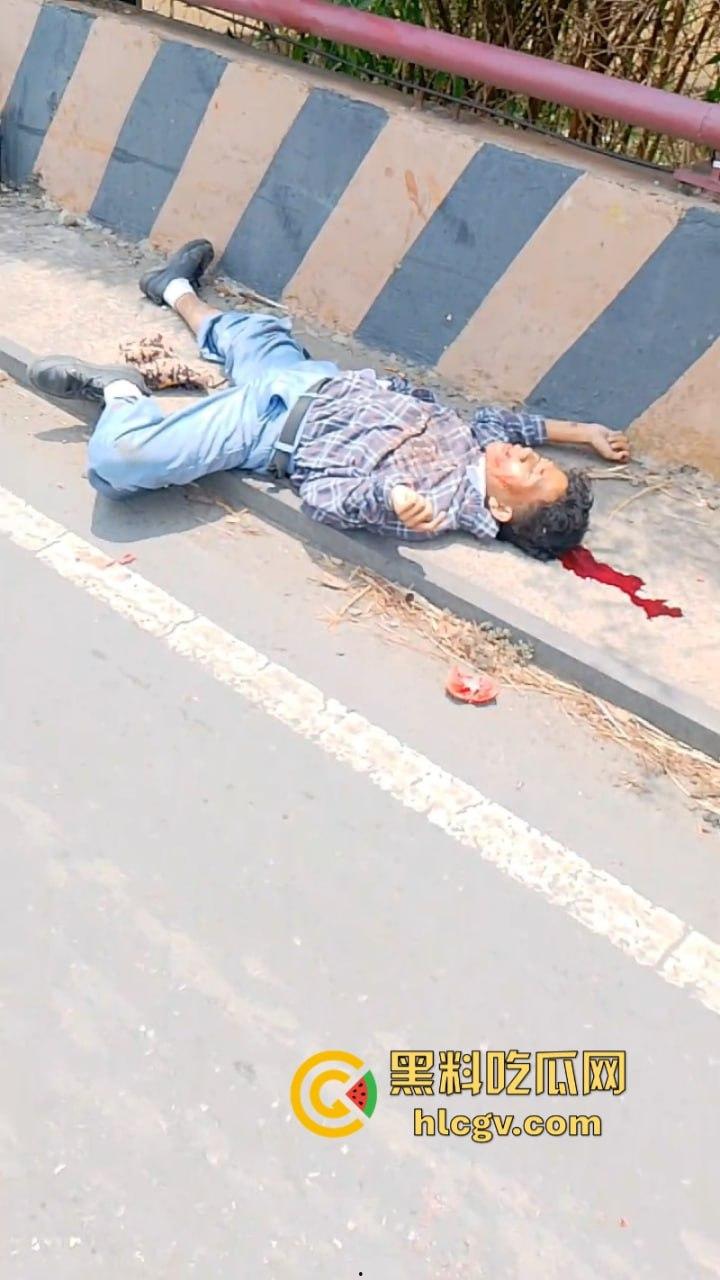 印尼惨烈车祸真实影像惨不忍睹 两人命丧车轮身首分离 胆小慎入-3