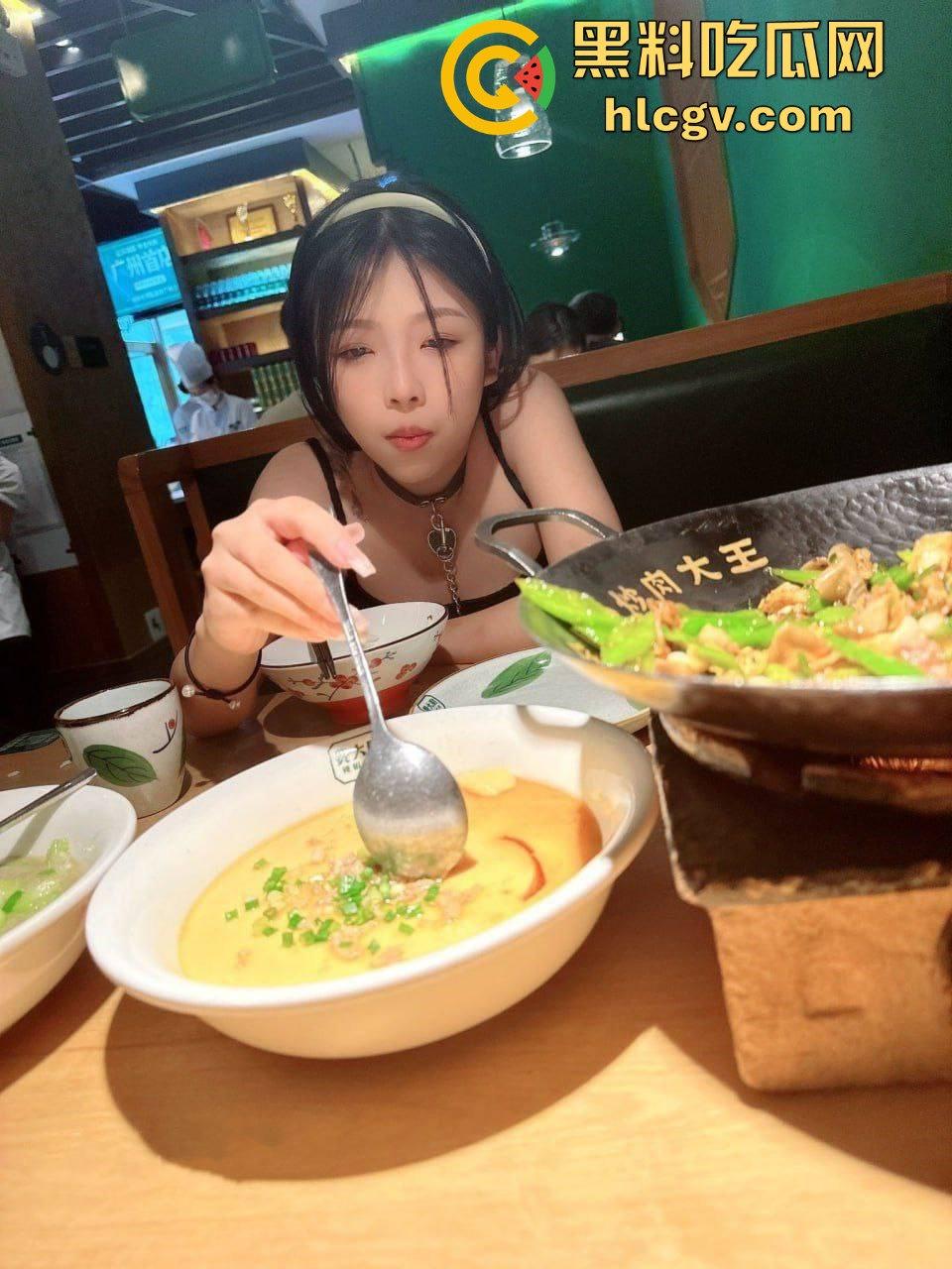 瓜友爆料约炮小红的悲惨故事,大专妹子被金钱调教,多人轮奸生活逼成这样,心疼不忍下屌!-1