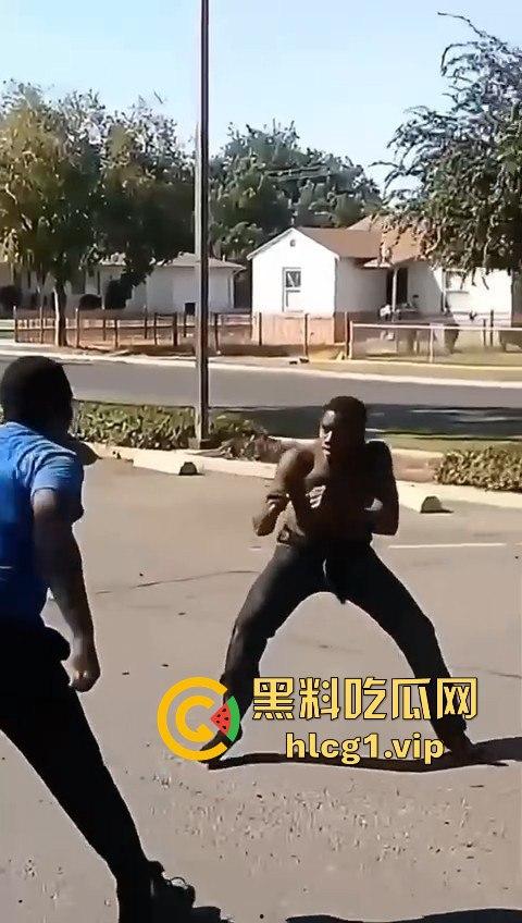 街头快打见武德!黑人小哥倒地不杀,这操作可以说很瓦坎达!-1