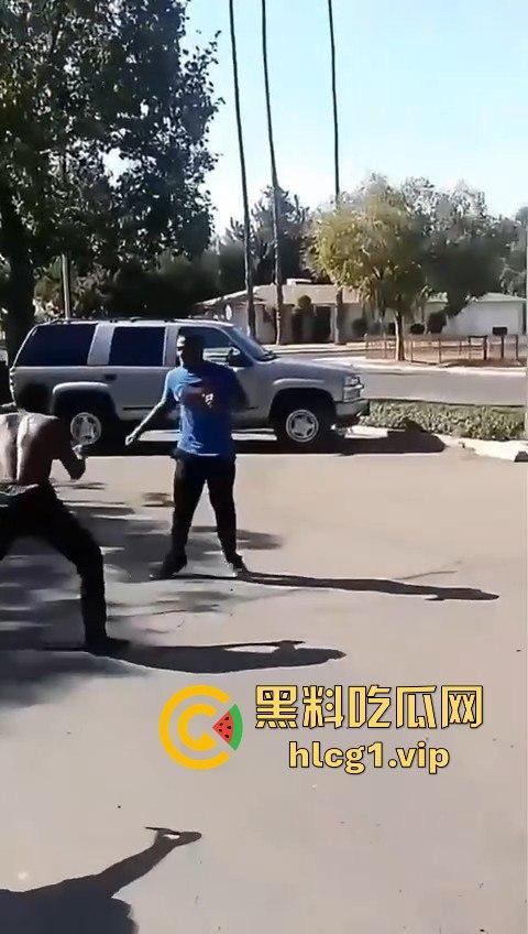 街头快打见武德!黑人小哥倒地不杀,这操作可以说很瓦坎达!-2