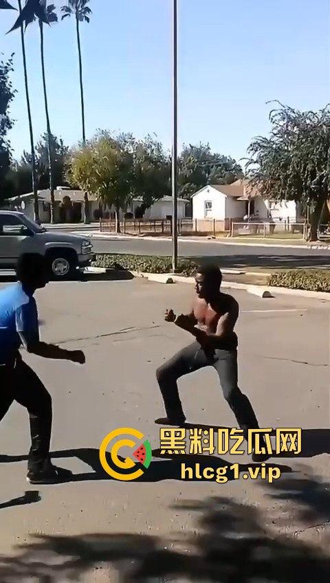 街头快打见武德!黑人小哥倒地不杀,这操作可以说很瓦坎达!-8