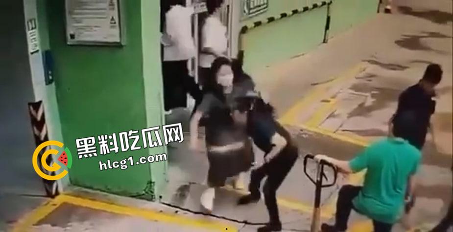 高中生替母杀小三 快准狠当场捅死 花木兰来了都要叫姐姐  现场视频流出-2