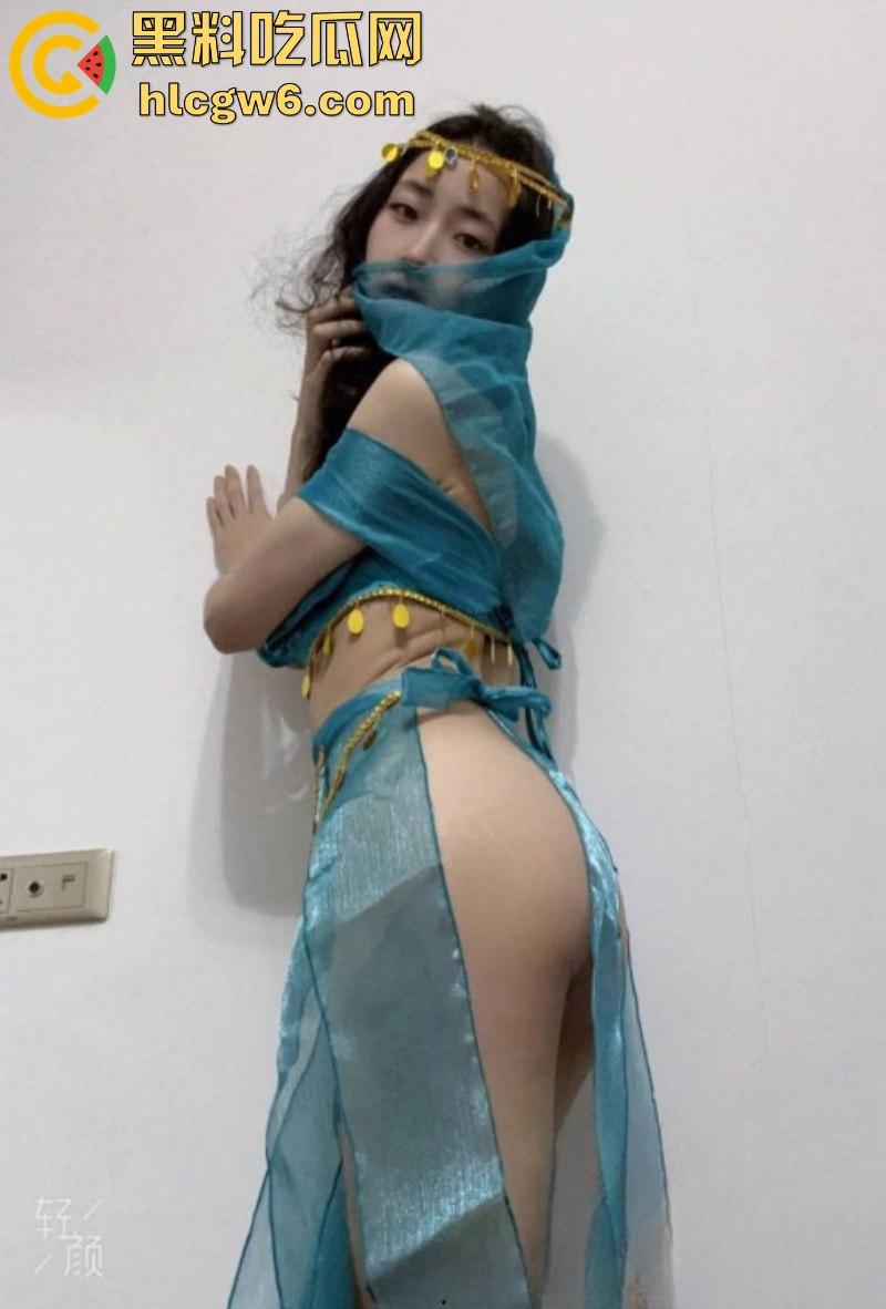 重庆长江师范学院舞蹈生【曹雪灵】自拍发骚视频被男友曝光!酒店镜前展示苗条身材和完美马甲线!-2