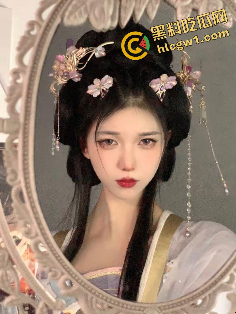 抖音古风清纯嫩妹『言子喜欢纸片人』剧情设定极致反差 美妆只为伺候大哥 独家曝光!-2