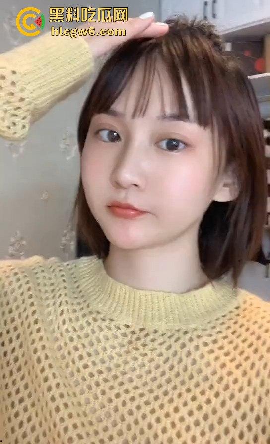 广东医科大学高颜值学妹【廖茵】跟男友裸聊性爱视频来袭,大胆的展示引以为傲的身材。-11