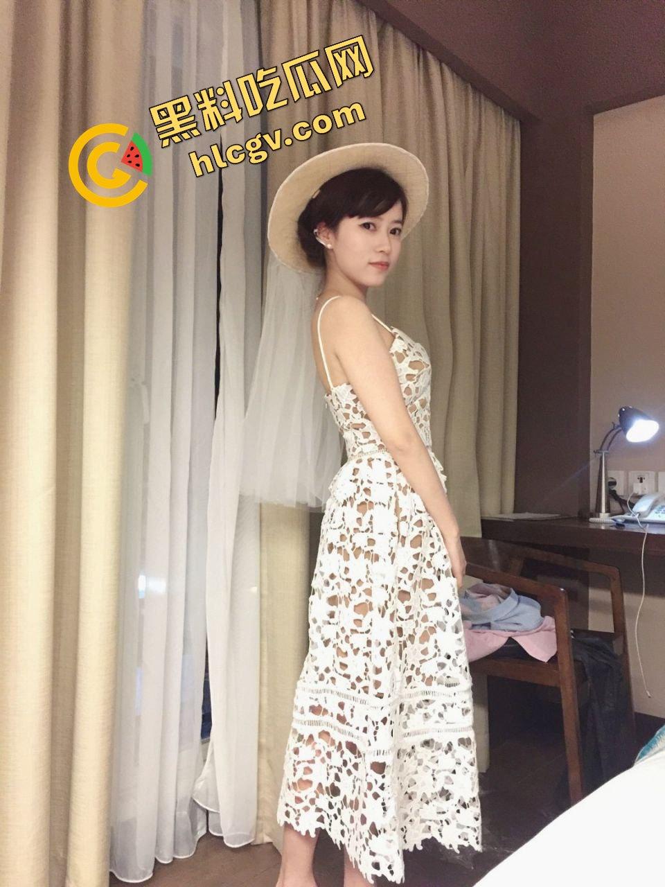 重庆科创职业学院反差婊甜妹【唐萌】为了生活费买奢侈品 下海约单男大哥 口爱射在脸上!独家曝光!-2