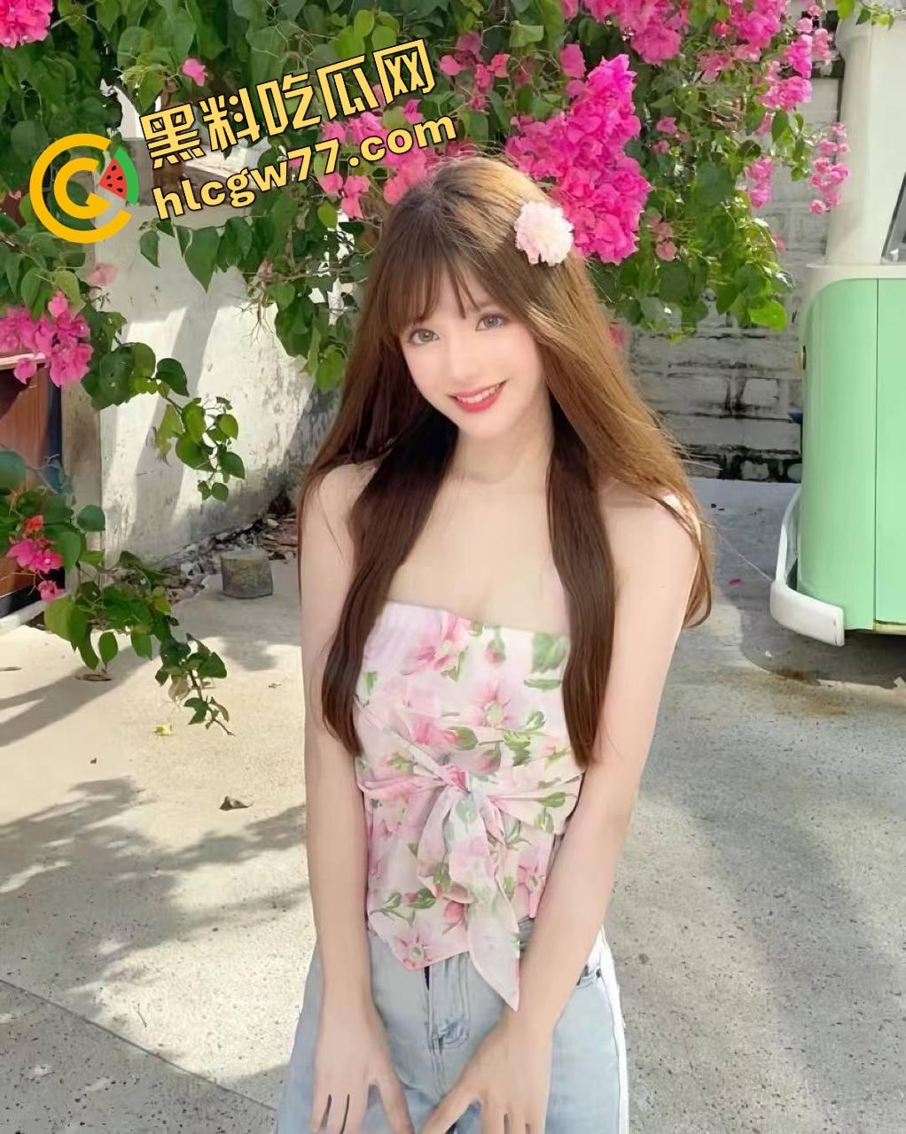 反差母狗【劳拉】户外群P爆射流出,巨乳晃爆蜜桃臀被操烂,跪舔轮插无套射到软!-1