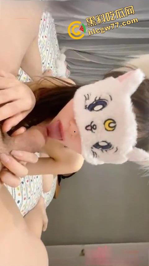 反差母狗【劳拉】户外群P爆射流出,巨乳晃爆蜜桃臀被操烂,跪舔轮插无套射到软!-15