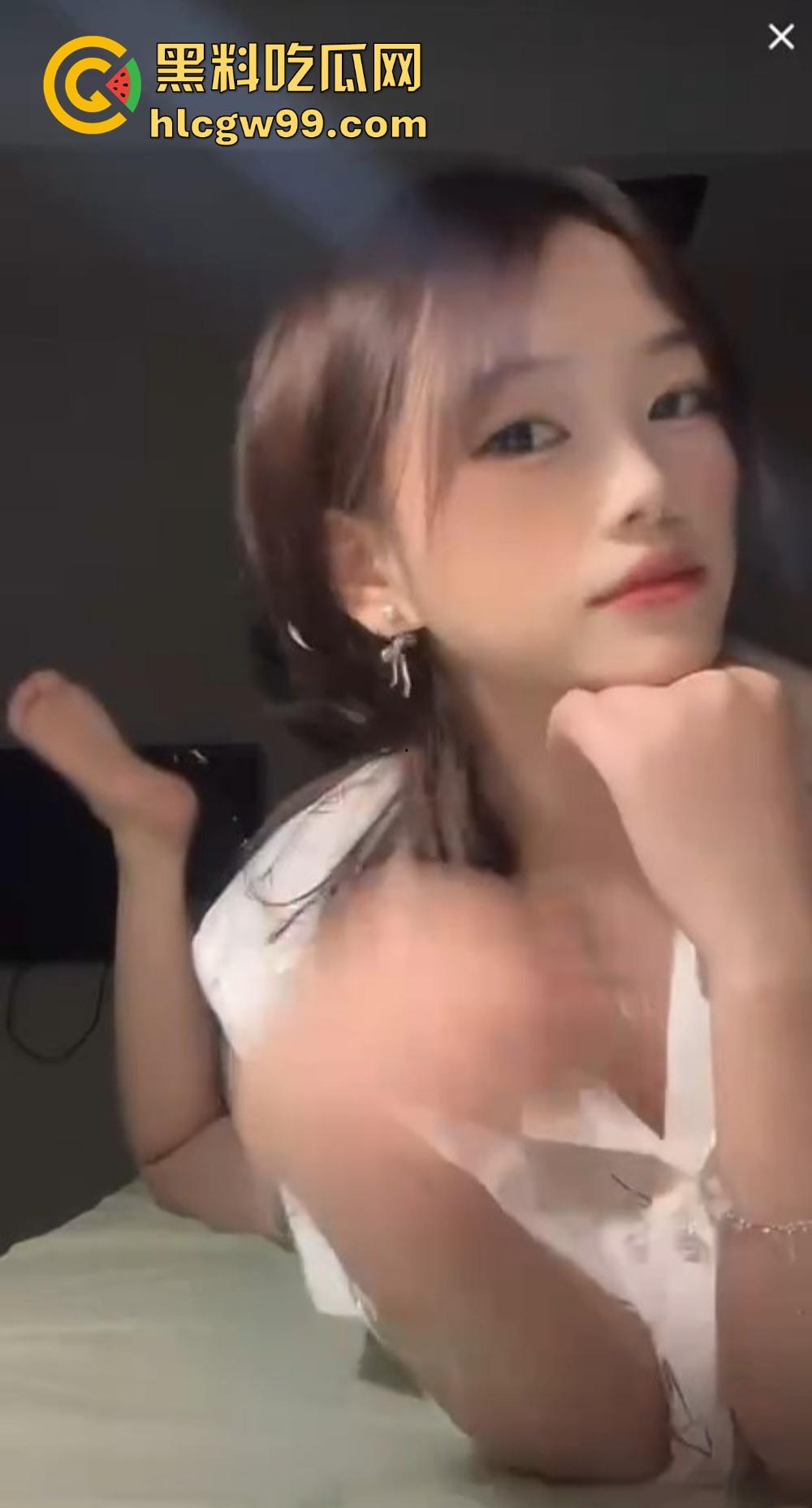 江西精神小妹【萍果】跑路怀化,家里闹翻后混迹酒吧,夜夜夜店蹦迪嗨爆,没钱就开私播抠逼赚快钱,互联网卖逼!-19