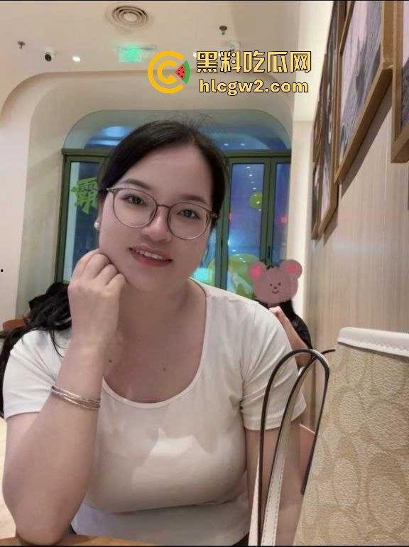 B站巨乳网红【戴子daizi】私密视频流出 丰满反差大骚货,气质像极了以前那位老师 独家曝光!-2