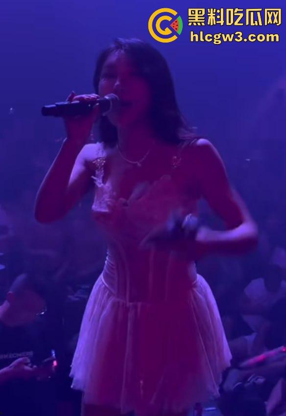 抖音快手400万粉丝网红【龚玥菲】私密裸聊视频外泄！这个骚逼捞金不择手段，露逼挑逗金主花样多-4