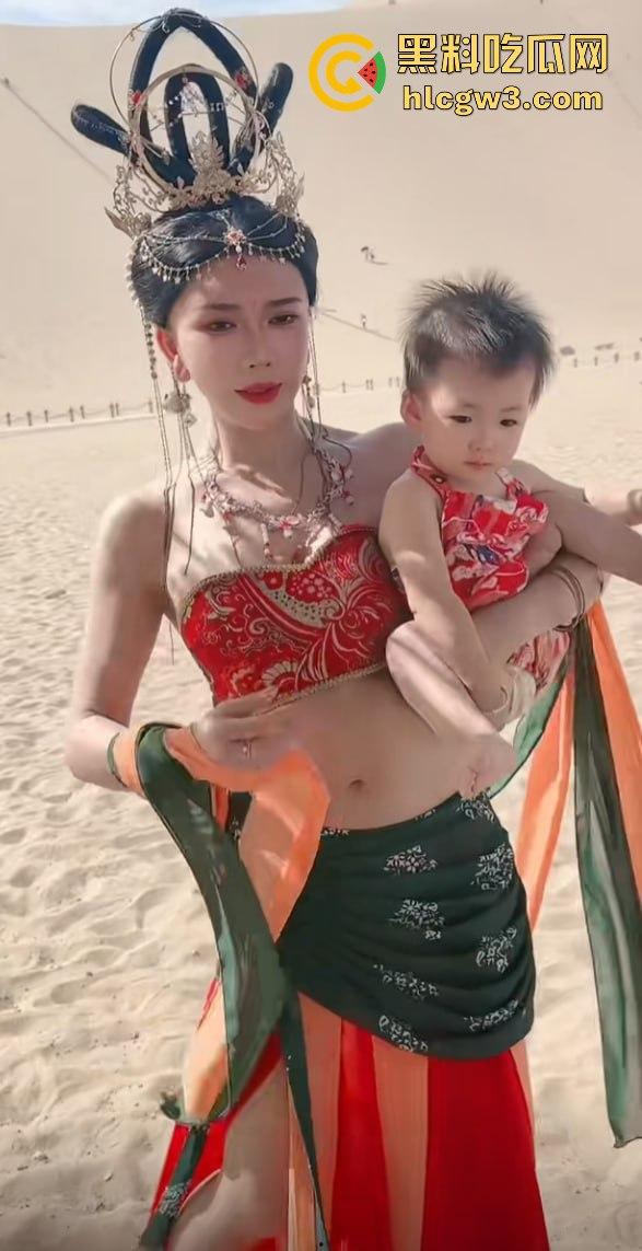 抖音快手400万粉丝网红【龚玥菲】私密裸聊视频外泄！这个骚逼捞金不择手段，露逼挑逗金主花样多-10