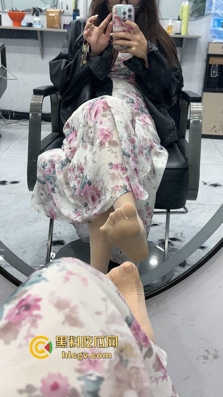 山西太原眼镜妹【李斯羽】吃鸡新境界！白丝诱惑照片流出，男友不给力，她干脆自己上炮机！-20