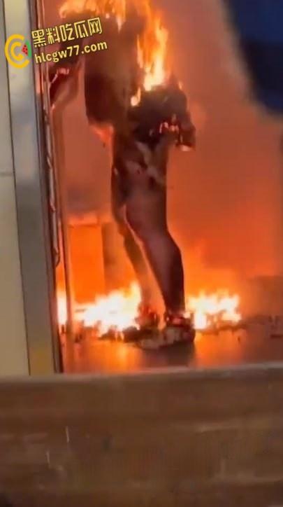 纽约地铁炼狱,危地马拉移民【塞巴蒂奥·萨佩塔 】纵火烧死女子,冷眼玩火震慑人性深渊!-4