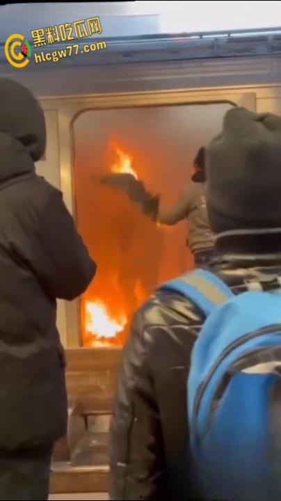 纽约地铁炼狱,危地马拉移民【塞巴蒂奥·萨佩塔 】纵火烧死女子,冷眼玩火震慑人性深渊!-6