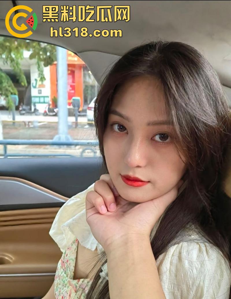高颜值骚婊女神【小小维on】,校花级别大二反差尤物,母狗属性拉满,给男友毒龙舔肛极限露出!-1