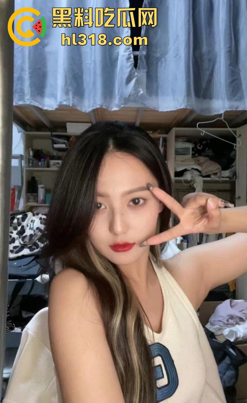 高颜值骚婊女神【小小维on】,校花级别大二反差尤物,母狗属性拉满,给男友毒龙舔肛极限露出!-2