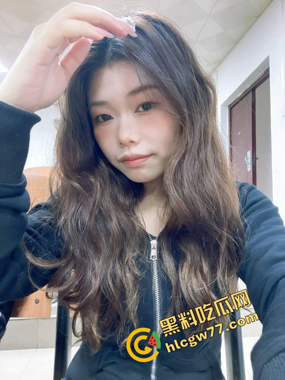 四川财大清纯女神『李嫣』白天是软萌学妹,深夜却在酒店给金主跪舔口交,拍照是人设张腿才是真相-6