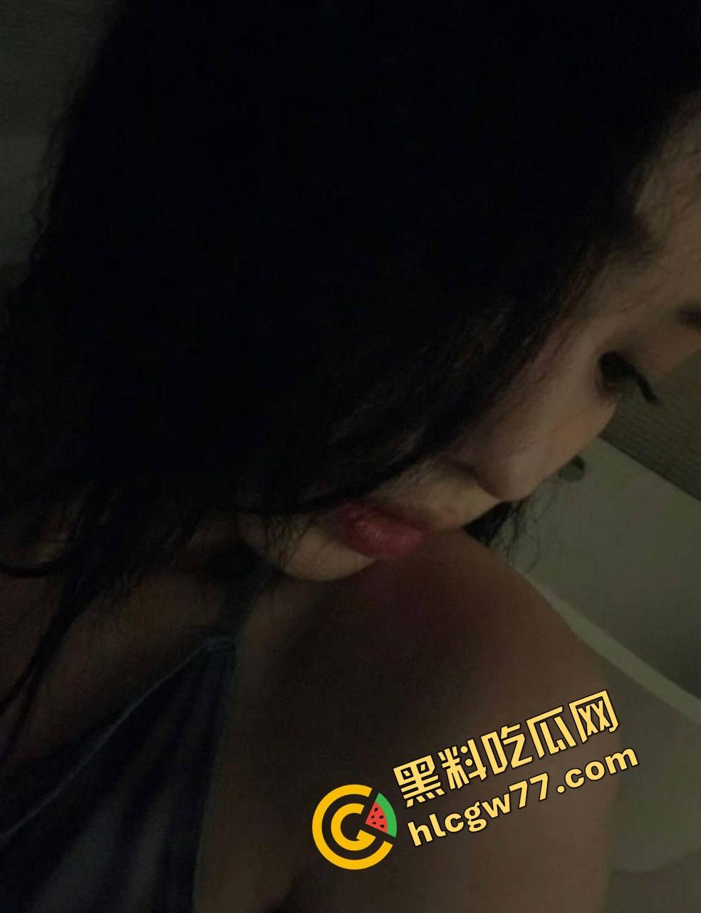 四川财大清纯女神『李嫣』白天是软萌学妹,深夜却在酒店给金主跪舔口交,拍照是人设张腿才是真相-7