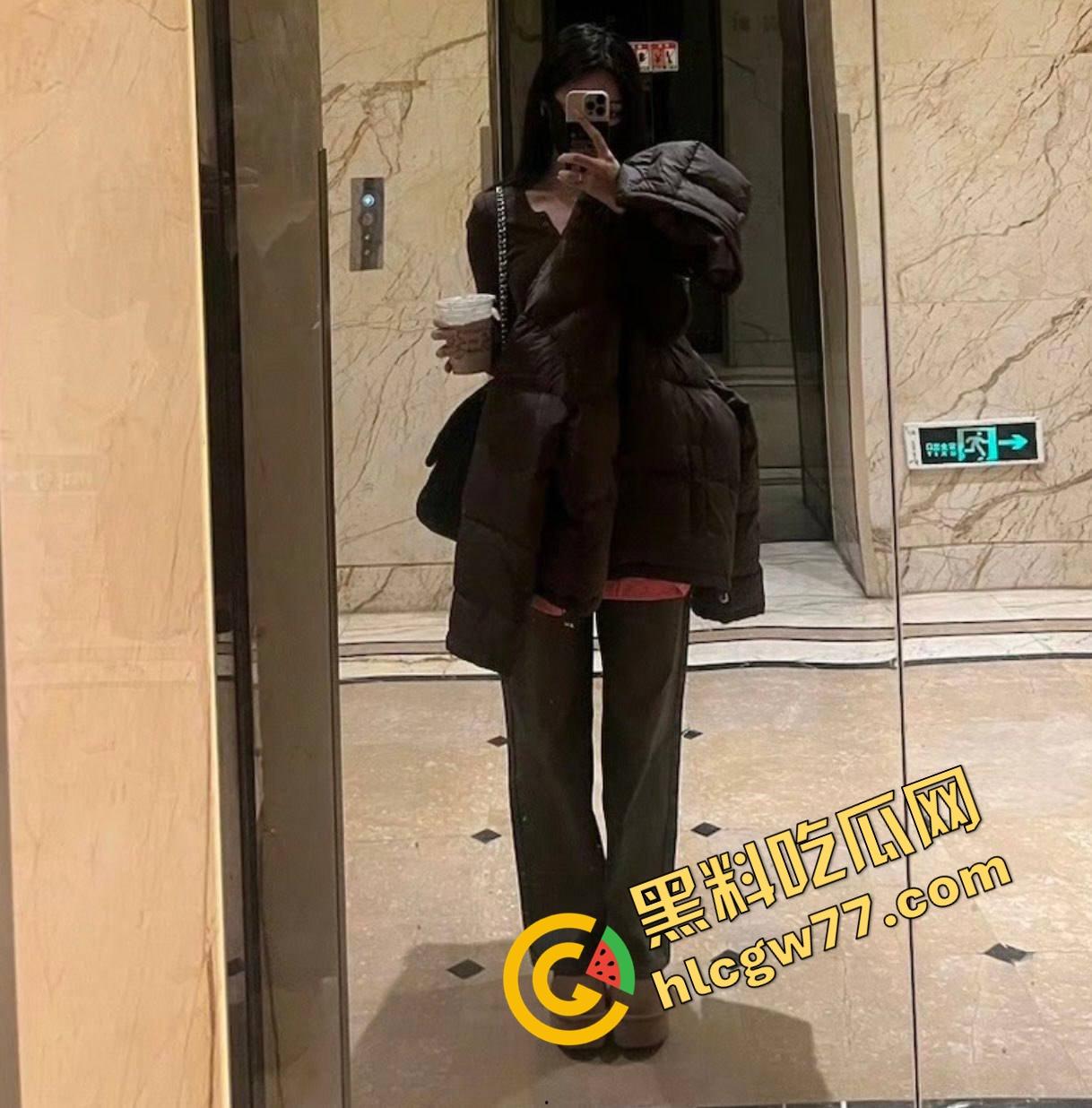 四川财大清纯女神『李嫣』白天是软萌学妹,深夜却在酒店给金主跪舔口交,拍照是人设张腿才是真相-9