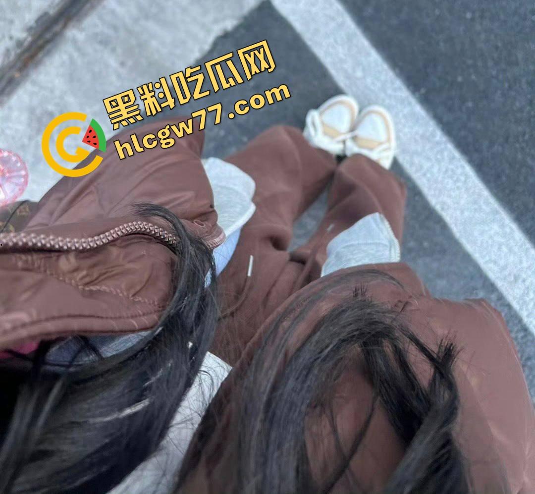 四川财大清纯女神『李嫣』白天是软萌学妹,深夜却在酒店给金主跪舔口交,拍照是人设张腿才是真相-11