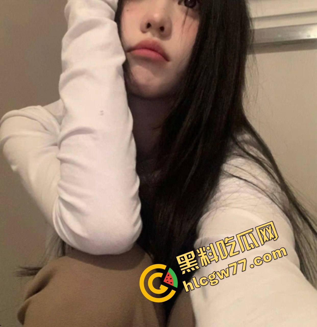 四川财大清纯女神『李嫣』白天是软萌学妹,深夜却在酒店给金主跪舔口交,拍照是人设张腿才是真相-15