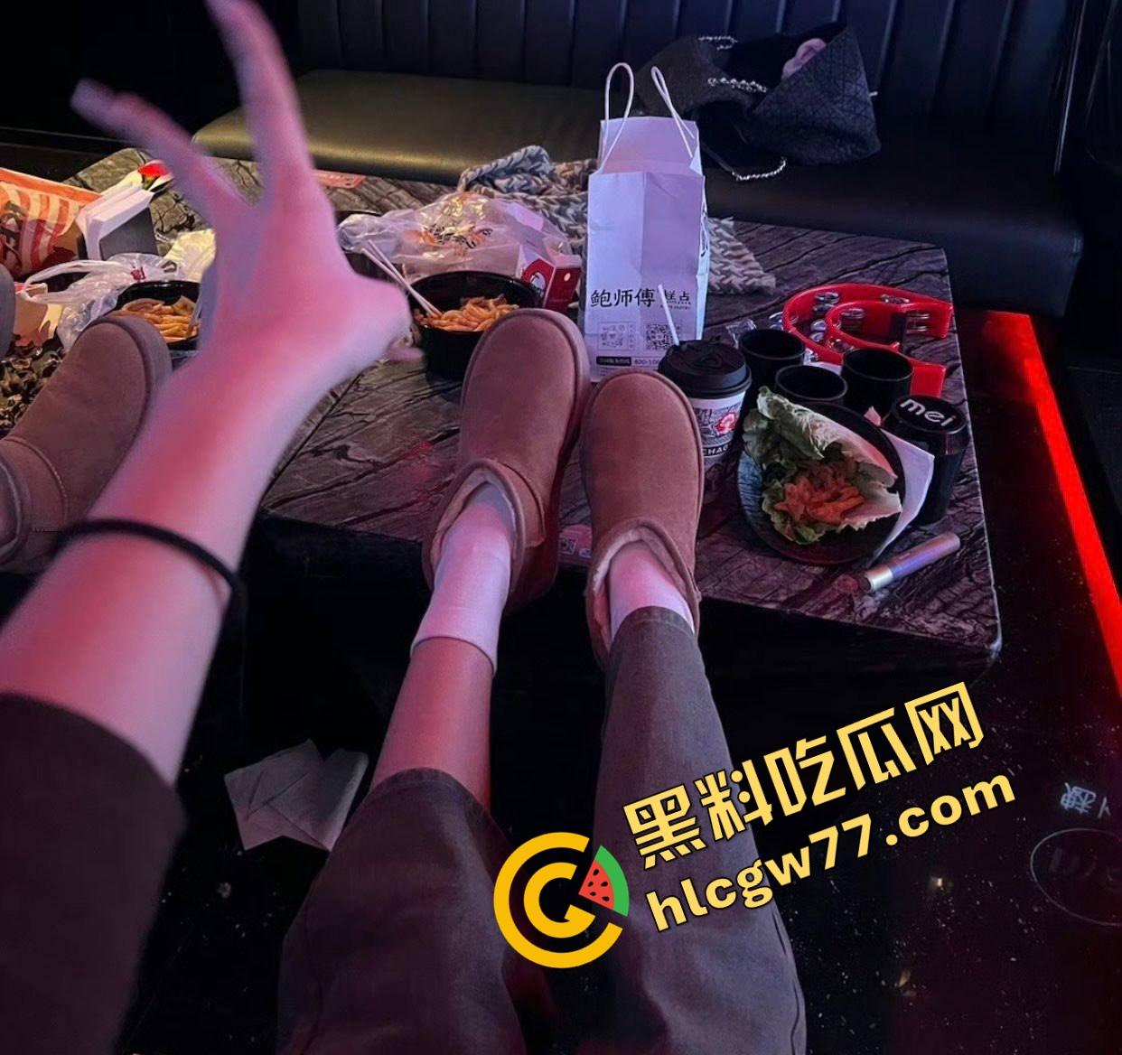 四川财大清纯女神『李嫣』白天是软萌学妹,深夜却在酒店给金主跪舔口交,拍照是人设张腿才是真相-16