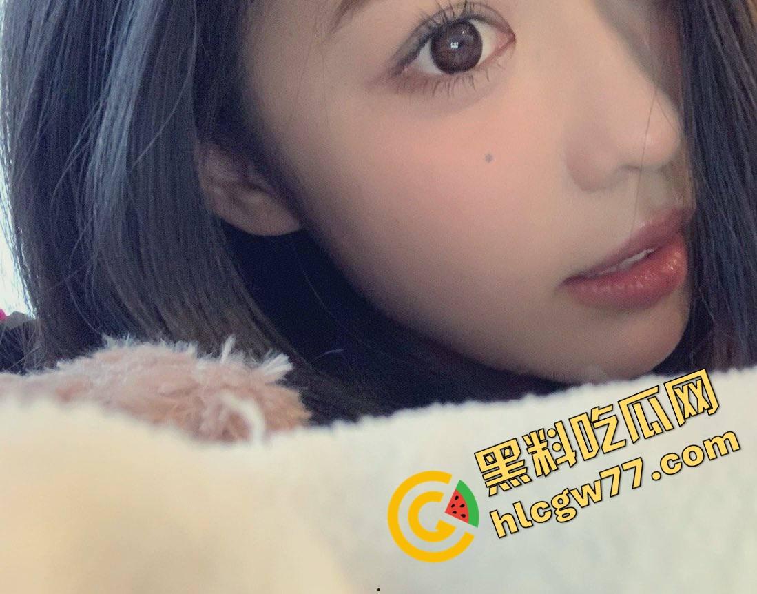 四川财大清纯女神『李嫣』白天是软萌学妹,深夜却在酒店给金主跪舔口交,拍照是人设张腿才是真相-19