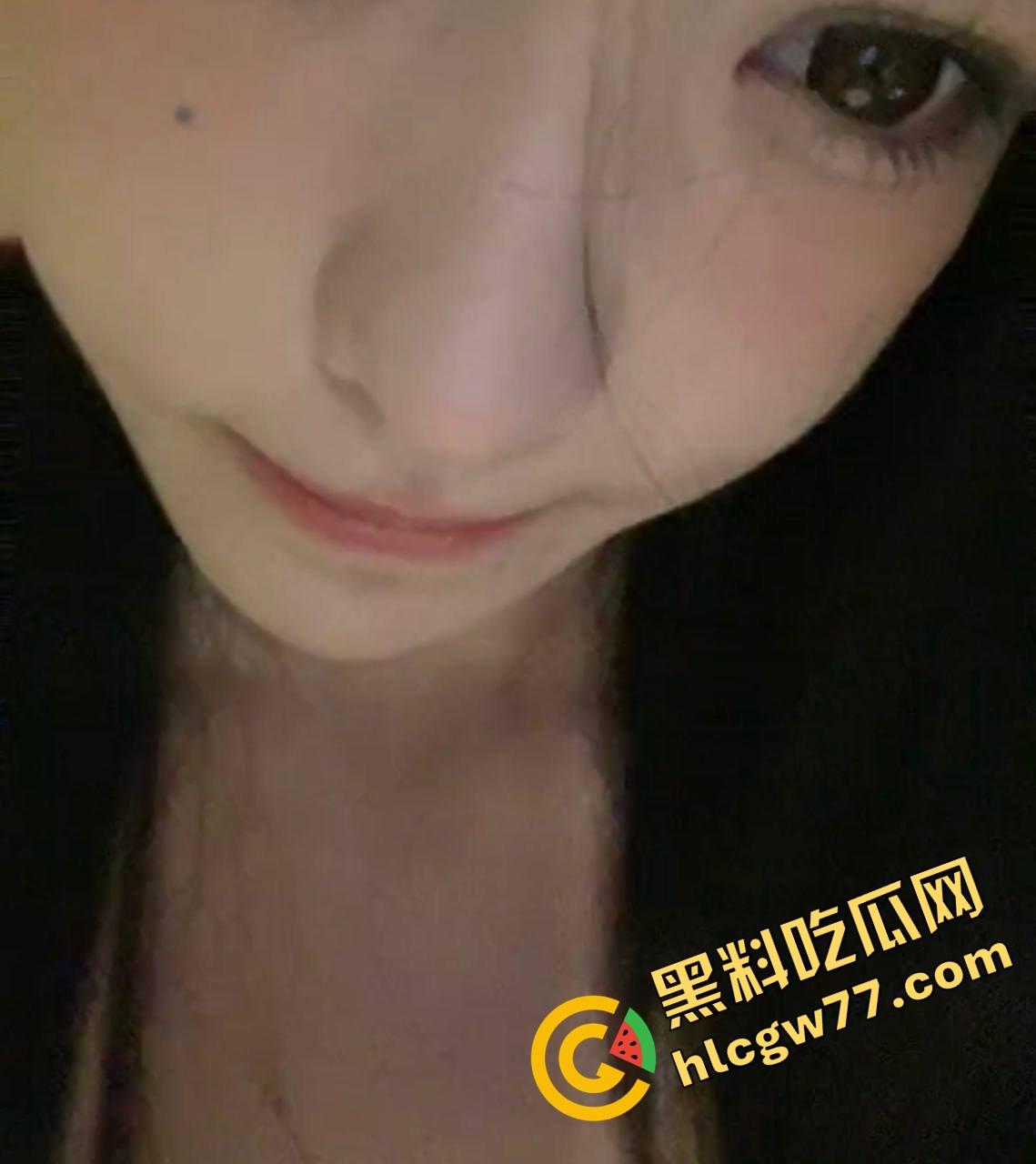 四川财大清纯女神『李嫣』白天是软萌学妹,深夜却在酒店给金主跪舔口交,拍照是人设张腿才是真相-21