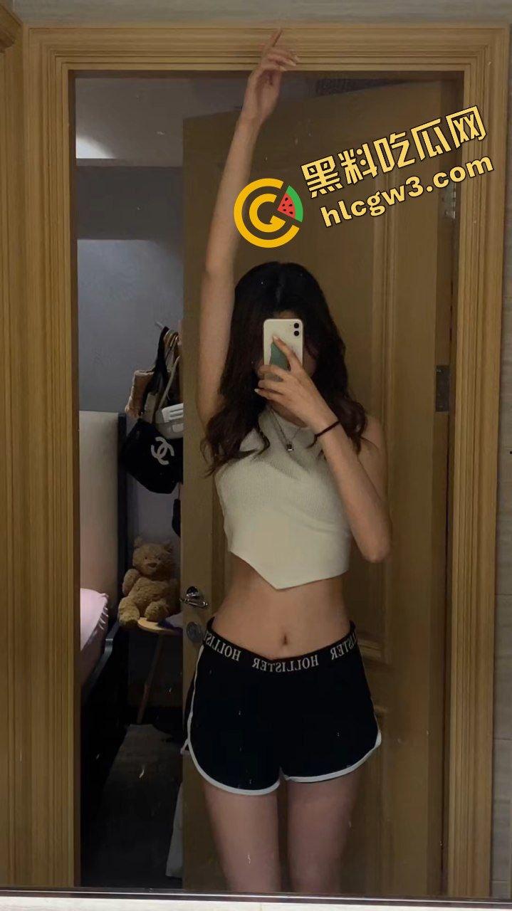 抖音气质反差骚鸡英国留学生【kel】镜前露奶展示玉体 酒店趴床暴力后入!独家曝光!-3