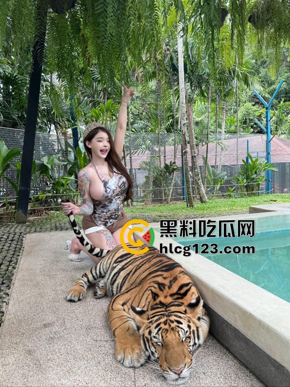 福利鸡希希Gina爆出9月新作!巨乳肥臀颜值炸裂,BUT这可是TS,接受得了再看!-11