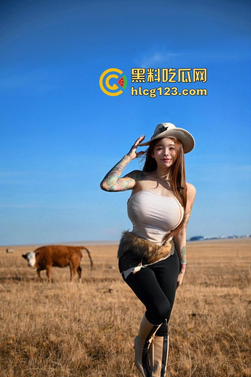 福利鸡希希Gina爆出9月新作!巨乳肥臀颜值炸裂,BUT这可是TS,接受得了再看!-20