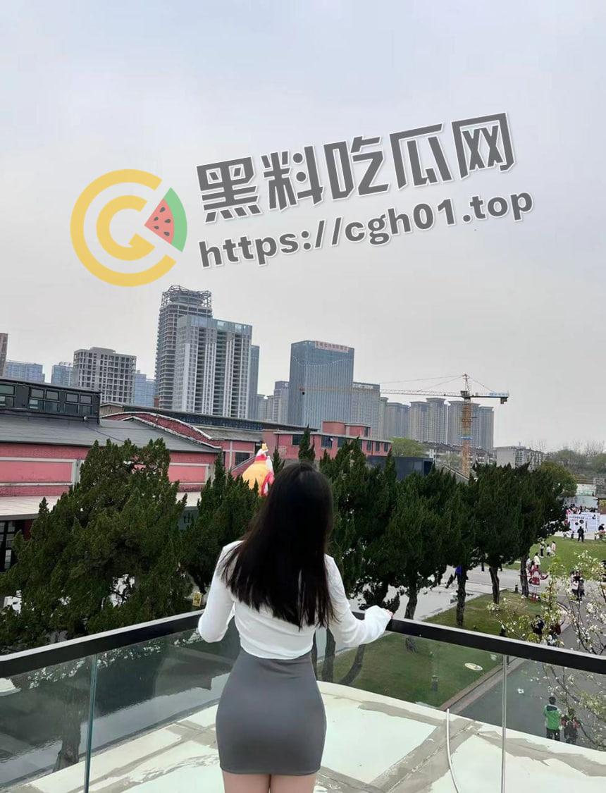 石河子大学研一学姐的反差日常被渣男流出 夺命大长腿和粉嫩翘臀 掰开小穴给你看-6