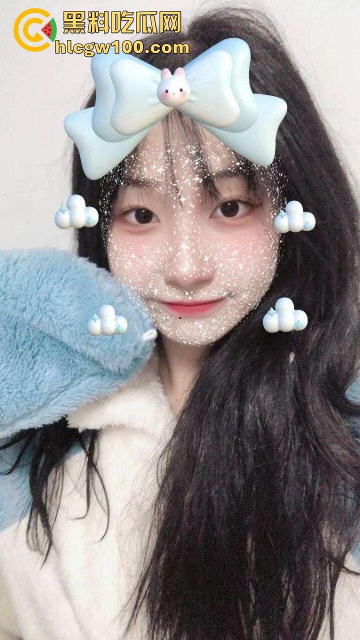 南京传媒学校校花【刘思思】调教视频曝光,欲求不满的母狗校园公交车大大颠覆了以往的形象-3