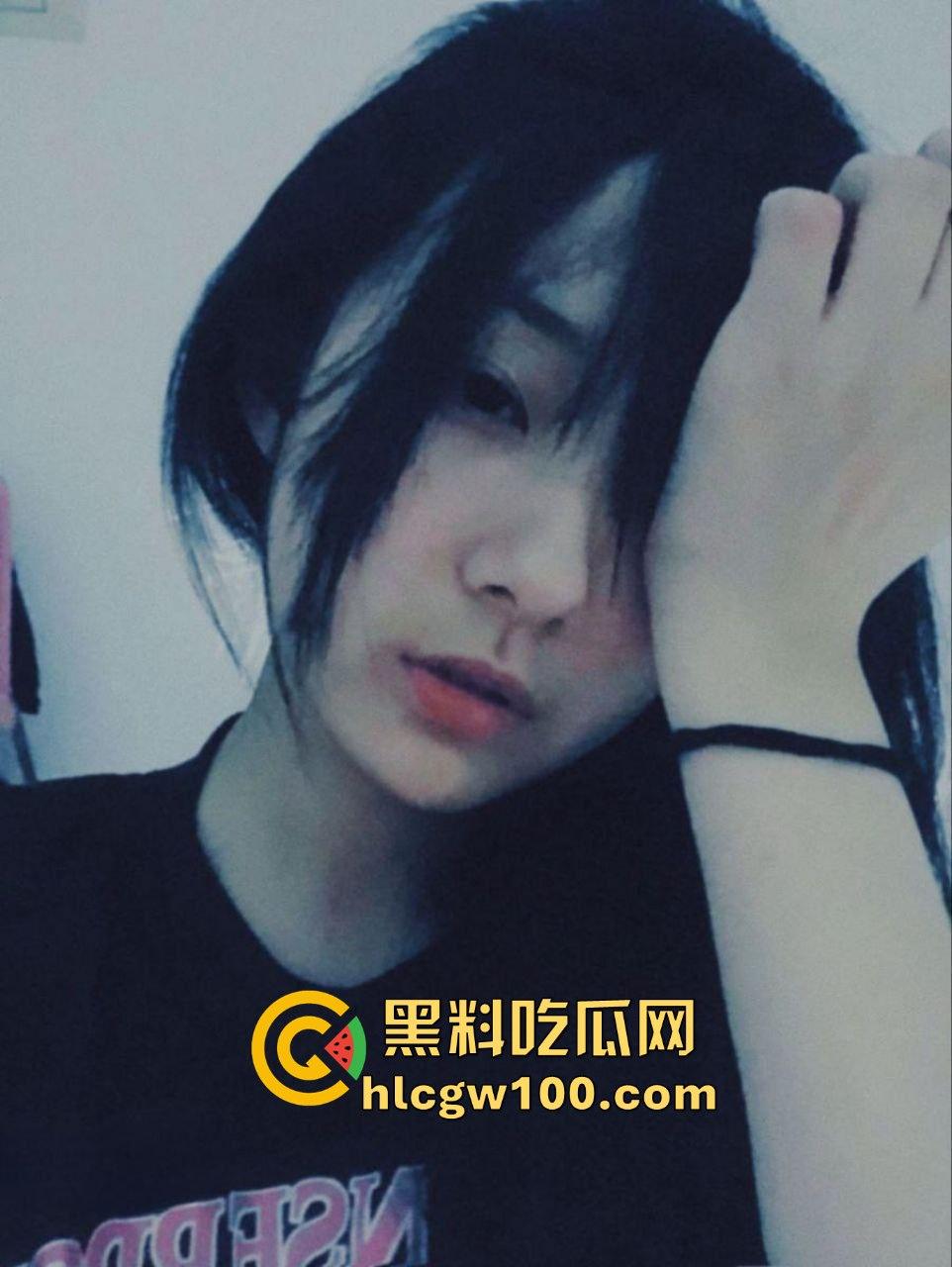 南京传媒学校校花【刘思思】调教视频曝光,欲求不满的母狗校园公交车大大颠覆了以往的形象-4