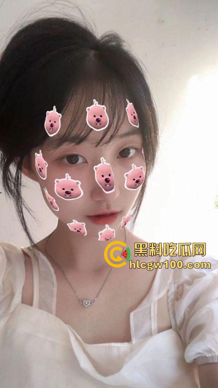 南京传媒学校校花【刘思思】调教视频曝光,欲求不满的母狗校园公交车大大颠覆了以往的形象-8