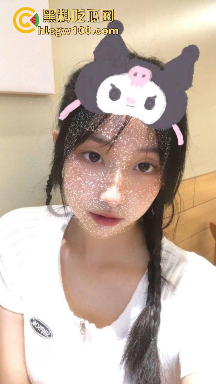 南京传媒学校校花【刘思思】调教视频曝光,欲求不满的母狗校园公交车大大颠覆了以往的形象-11