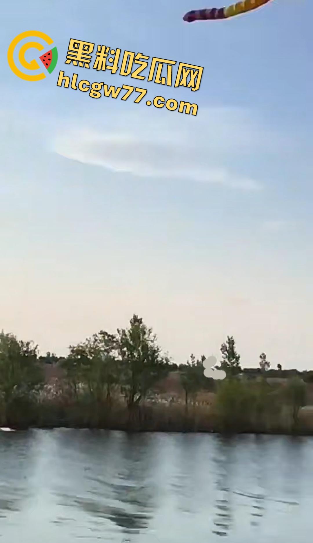 河北石家庄男子坐在风筝线的座位上飞起来大喊“操你妈的还钱”!险些被老鹰叼走小鸡鸡!-6