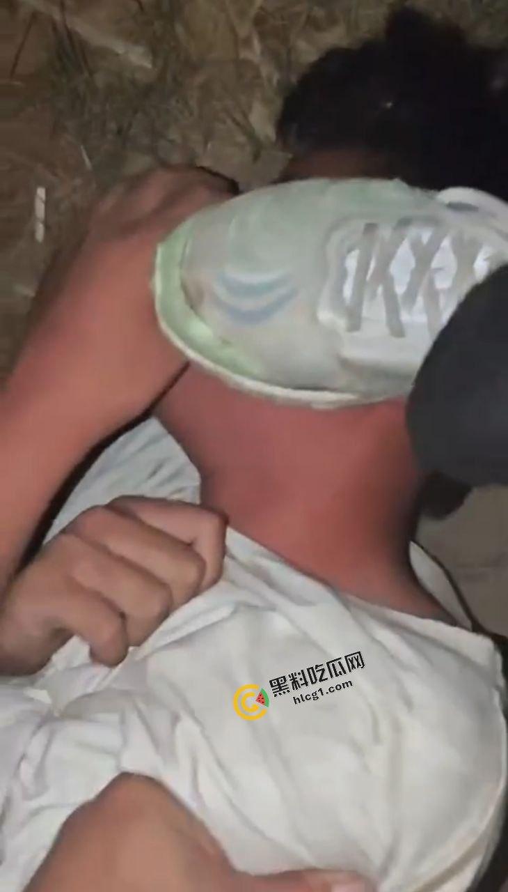 微博抖音热搜!河北男子遭多人霸凌欺辱 殴打谩骂 被逼下跪喝尿 原版视频传出-2